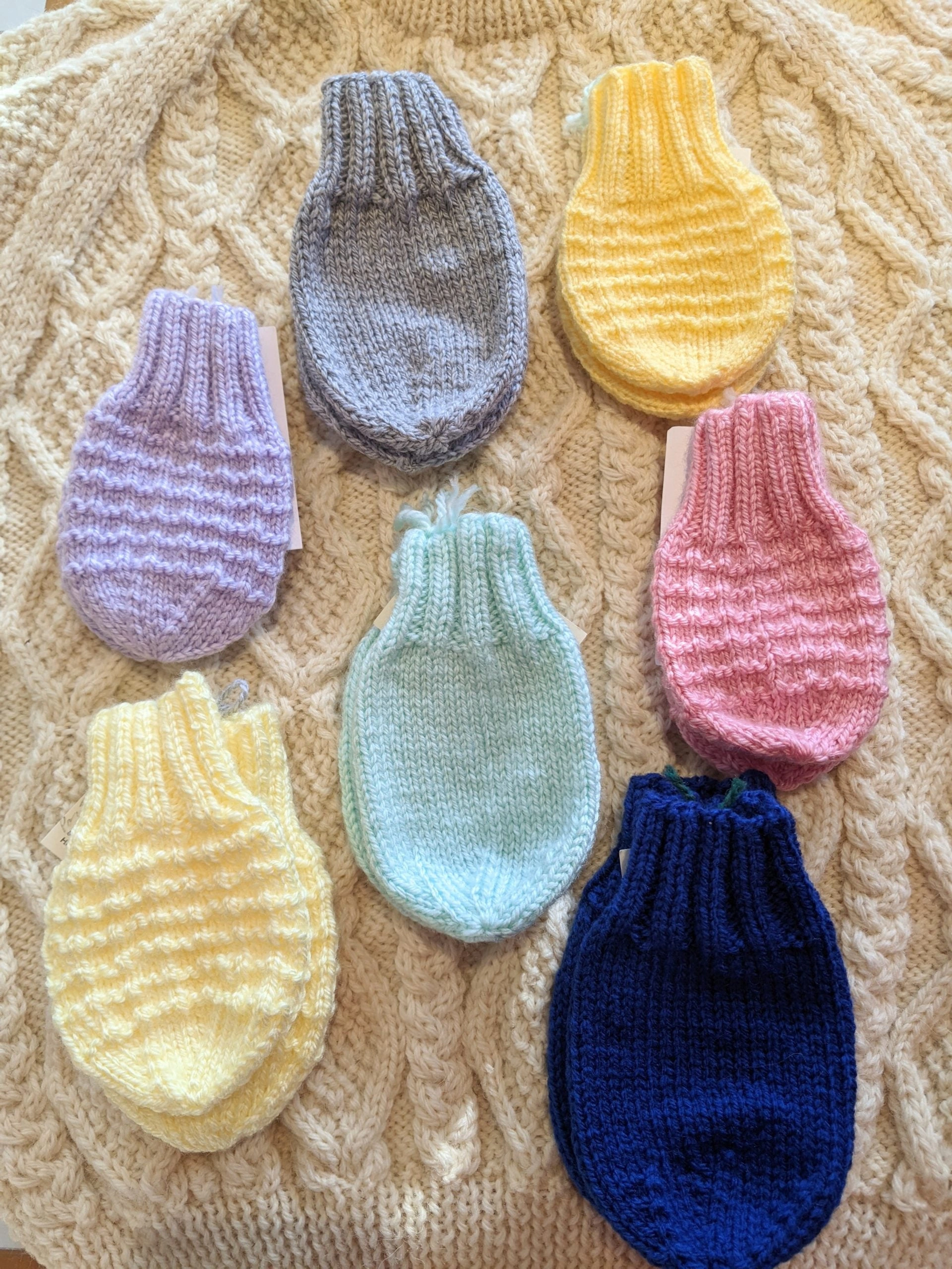 Cozy Baby Bag Mitts: Keep Tiny Hands Warm on the Go!